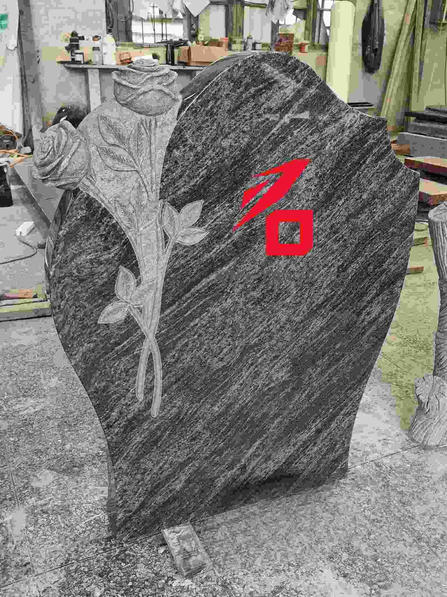 Меморијални споменик руже у облику срца