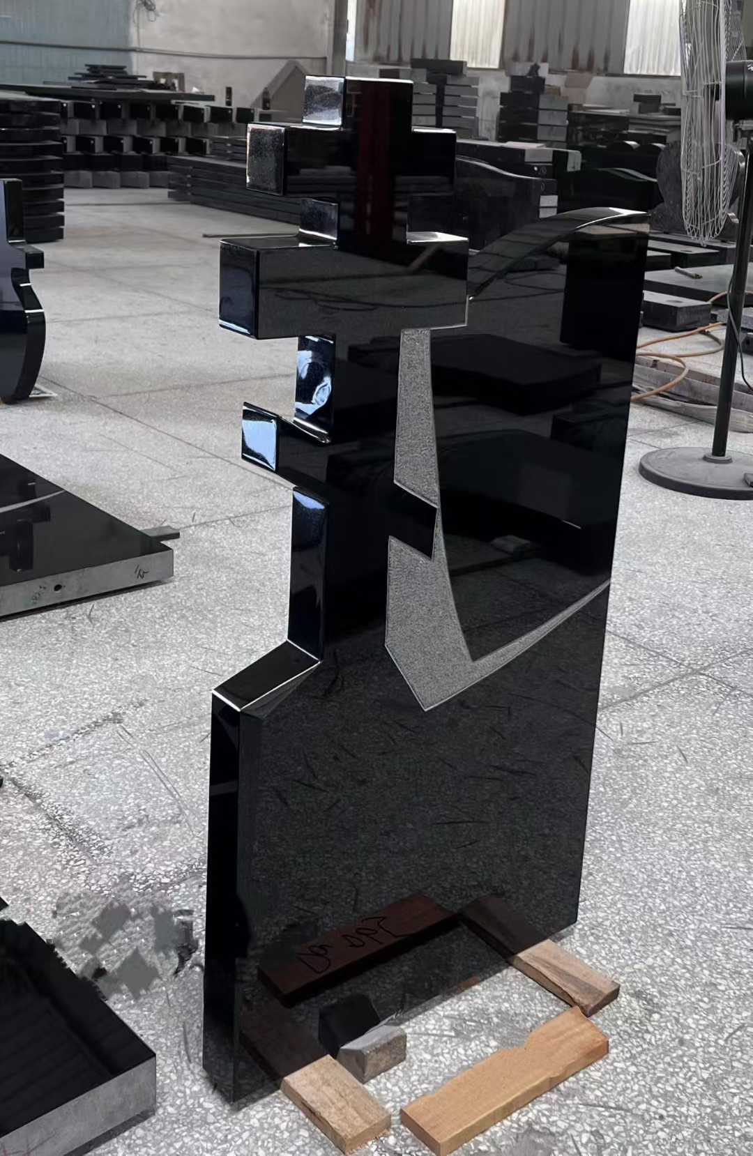 Ксингиан Цреативе Геометриц Блацк Томбстоне